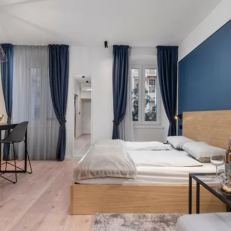 Deluxe Apartments 