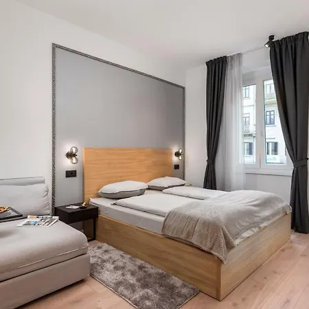 Deluxe Apartments 