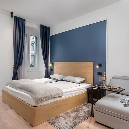 Deluxe Apartments 