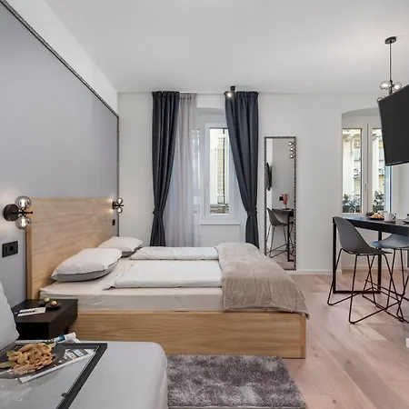 Deluxe Apartments 